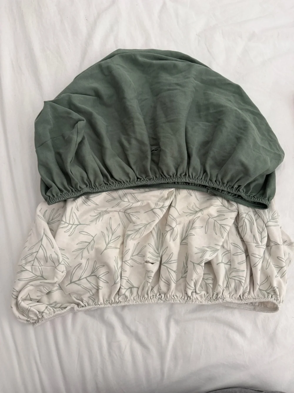 Kids Two-Piece Fitted Sheet Set in Sage Green and Leaf Print